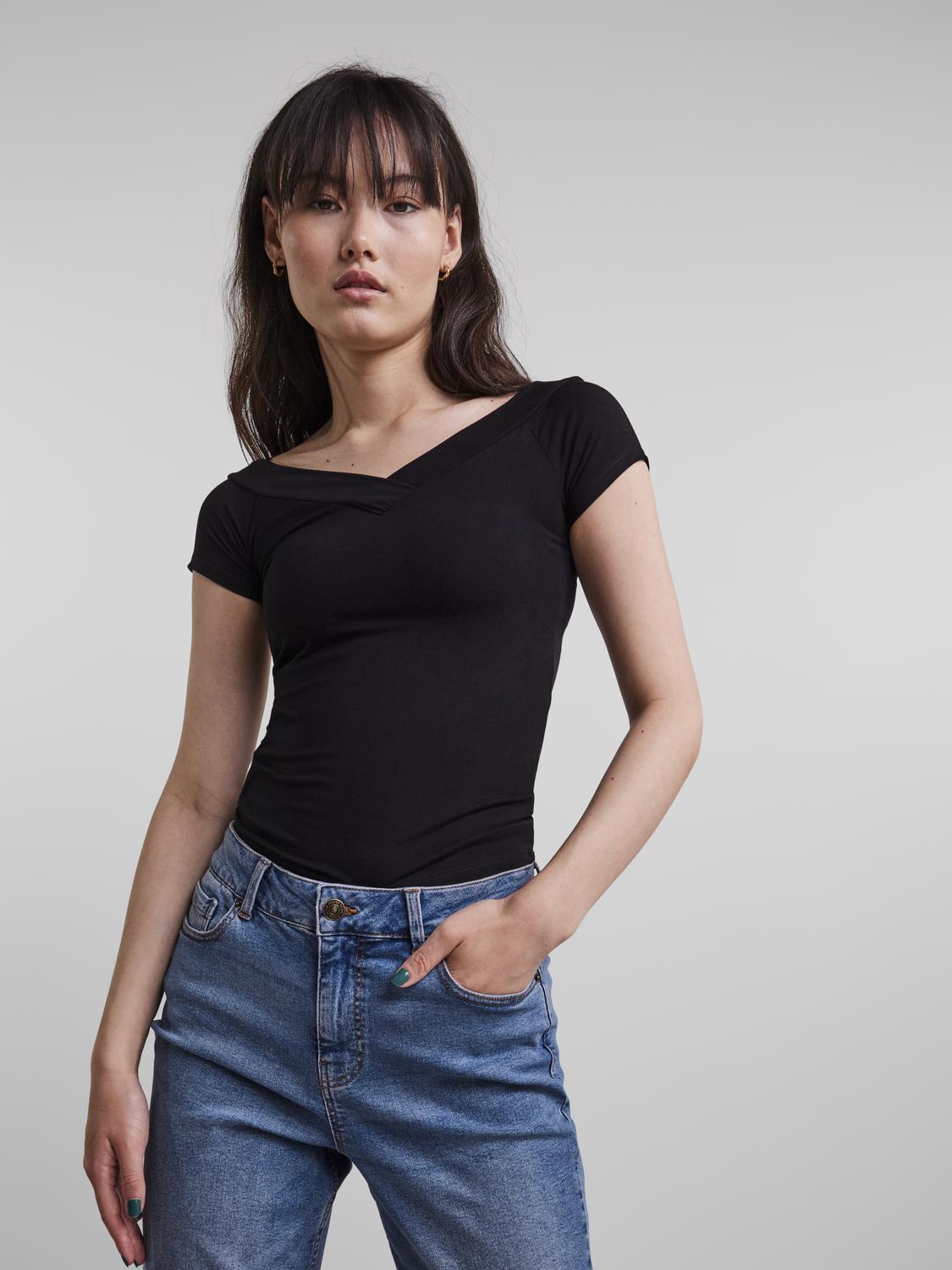 model_shot-front