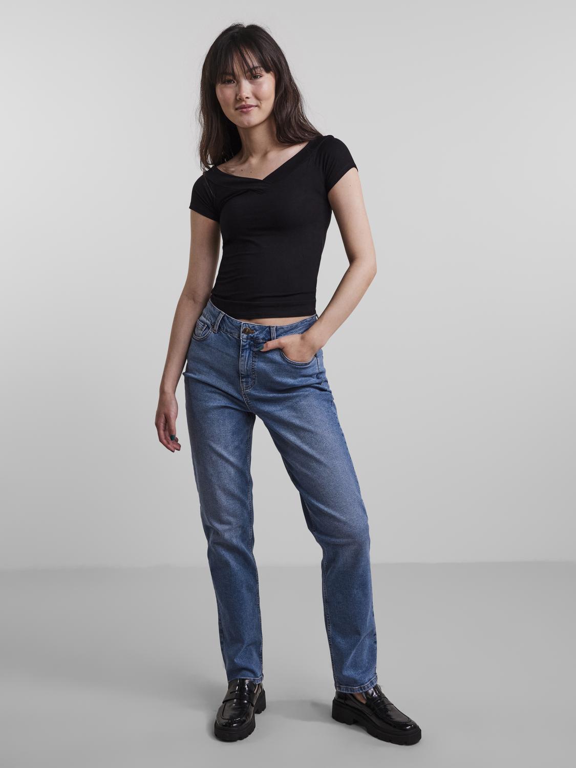 model_shot-front_full
