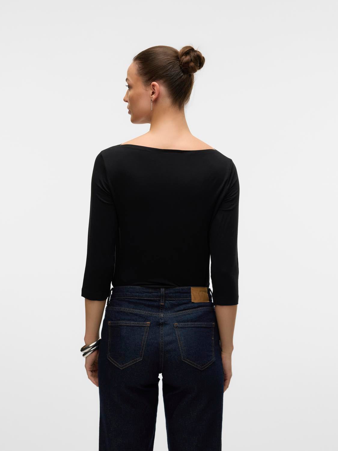 model_shot-back
