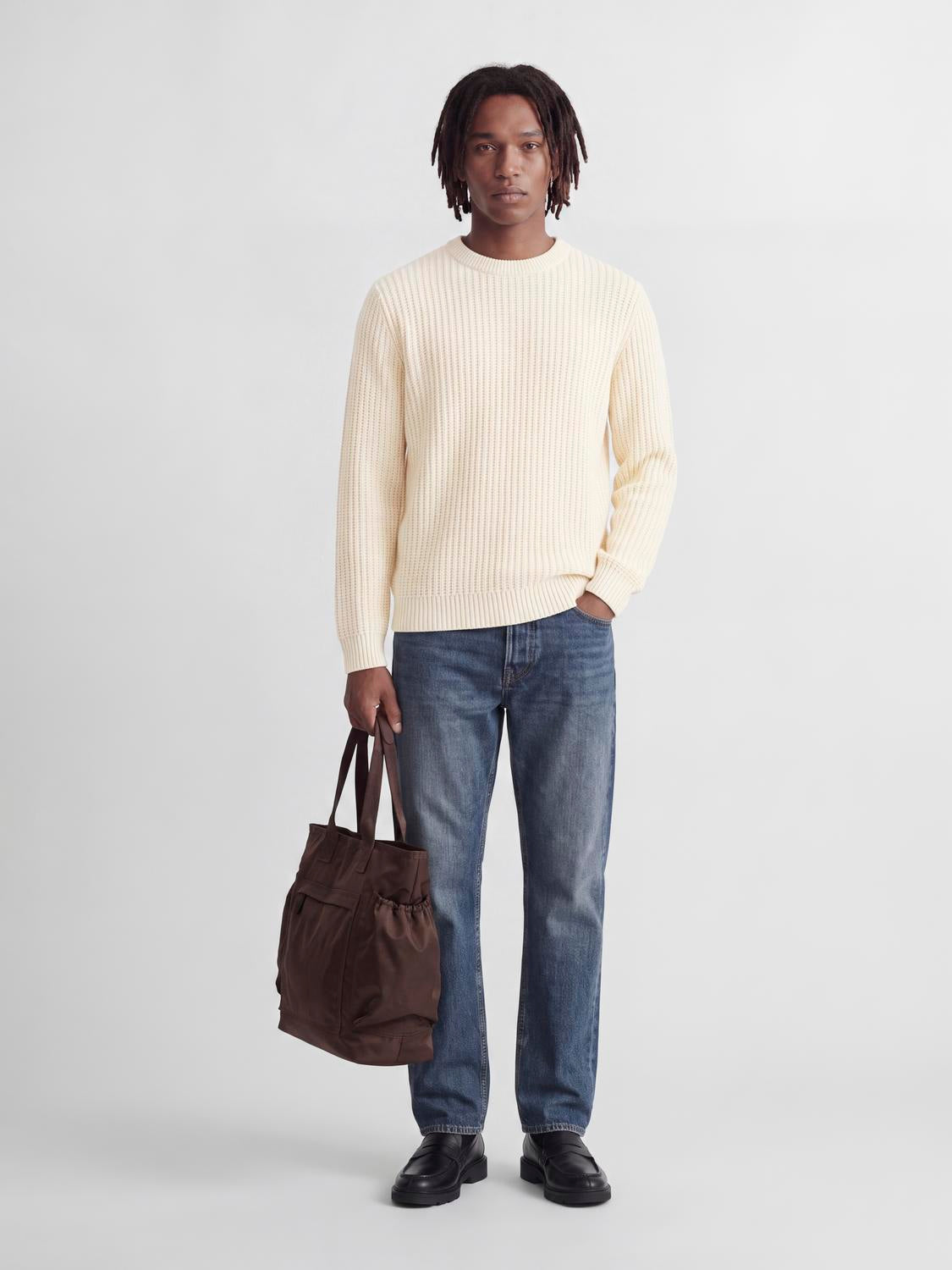 model_shot-front_full