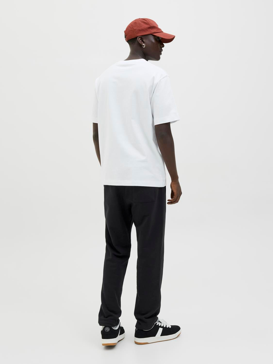 model_shot-back