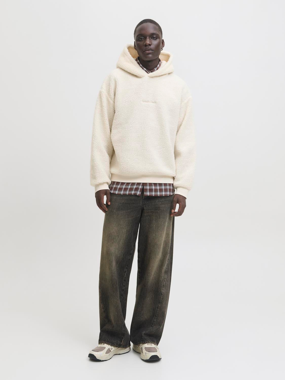 model_shot-front_full