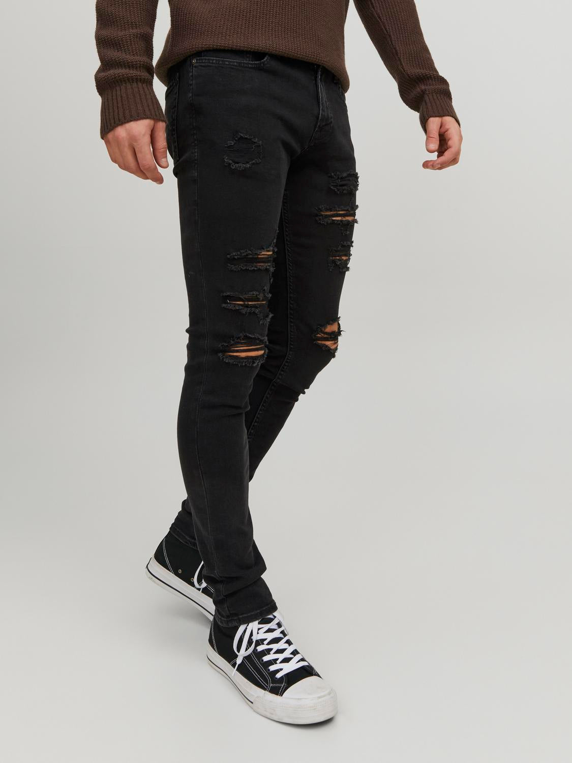 model_shot-front