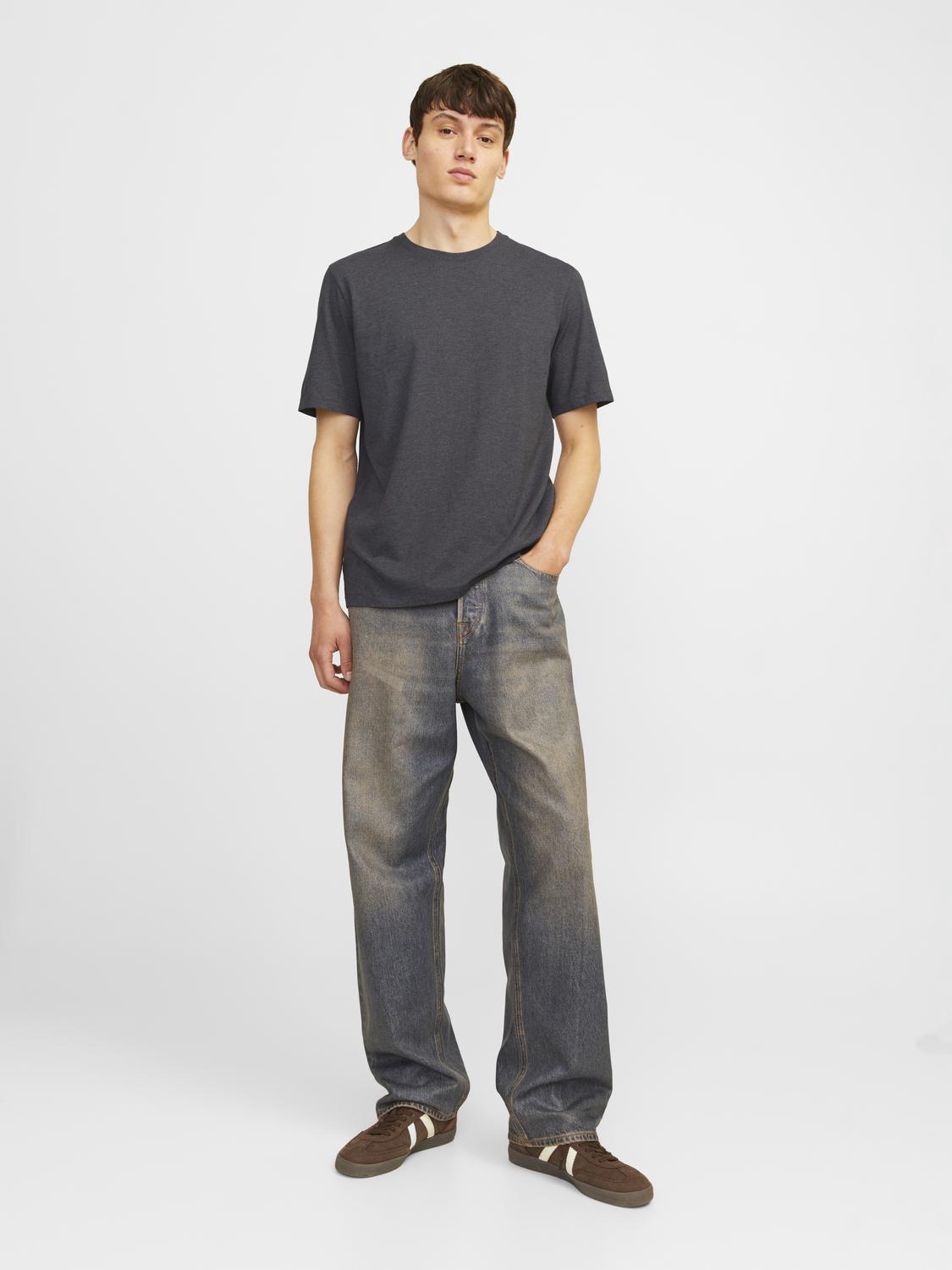 model_shot-front_full