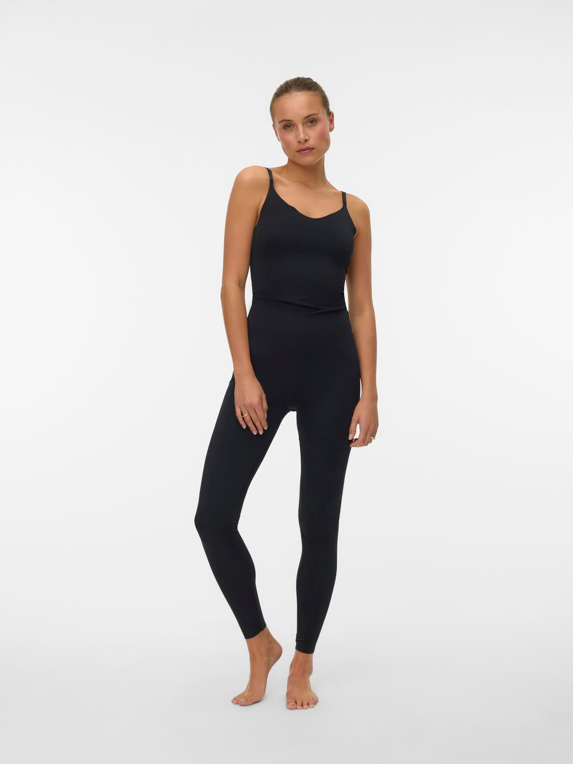 model_shot-front