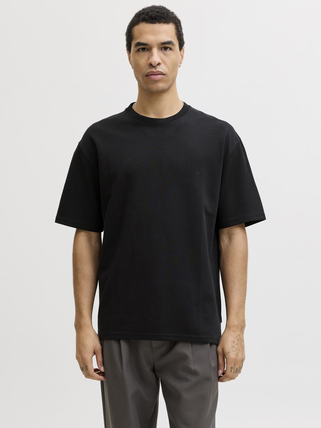 model_shot-front