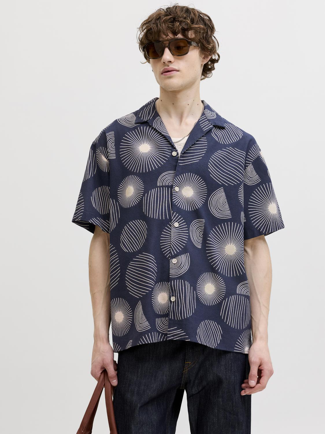 model_shot-front