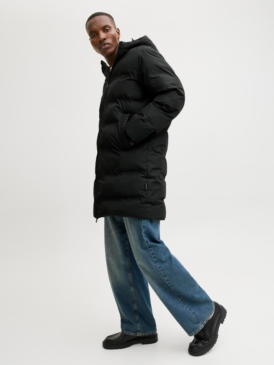 model_shot-creative