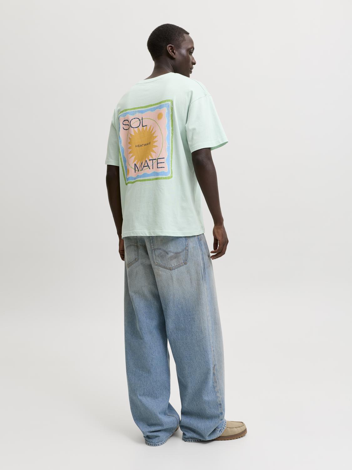 model_shot-back