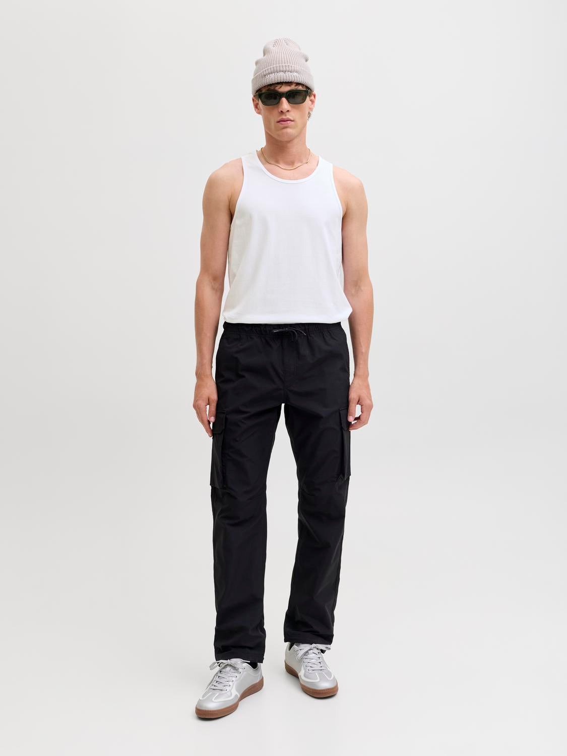 model_shot-front_full