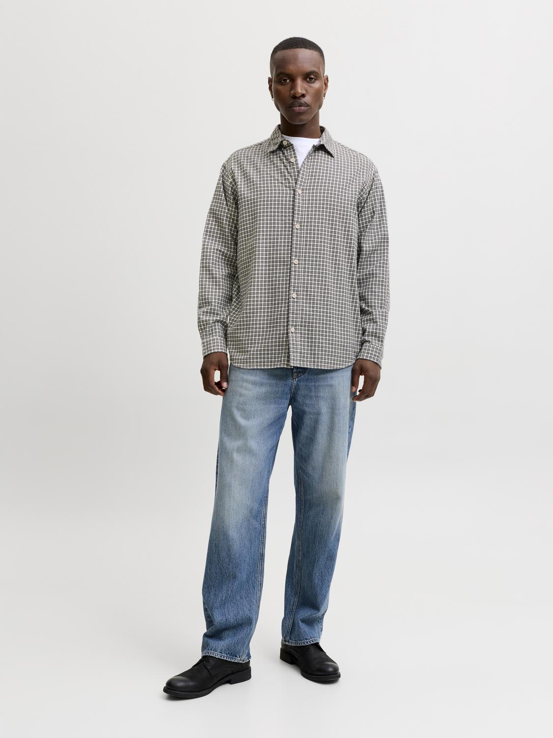 model_shot-front_full
