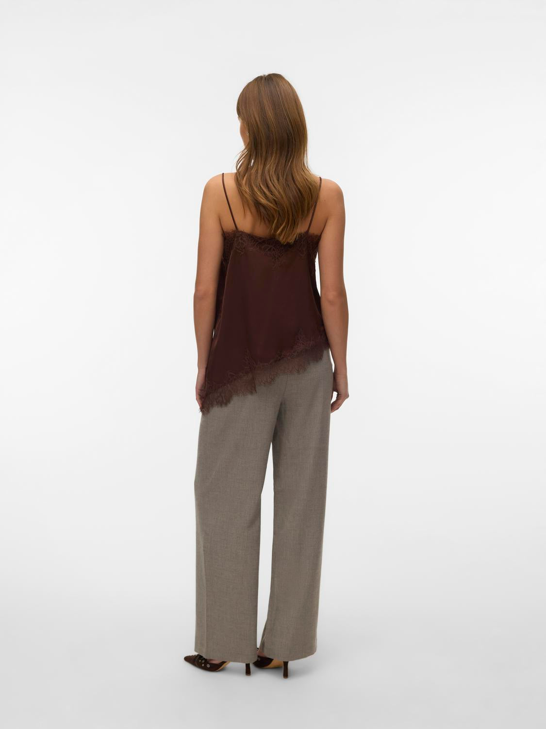 model_shot-back