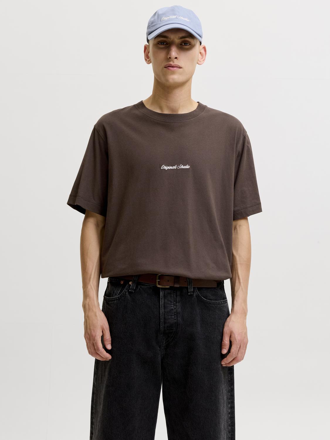 model_shot-front
