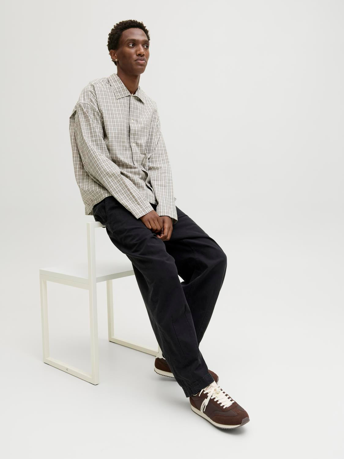 model_shot-creative