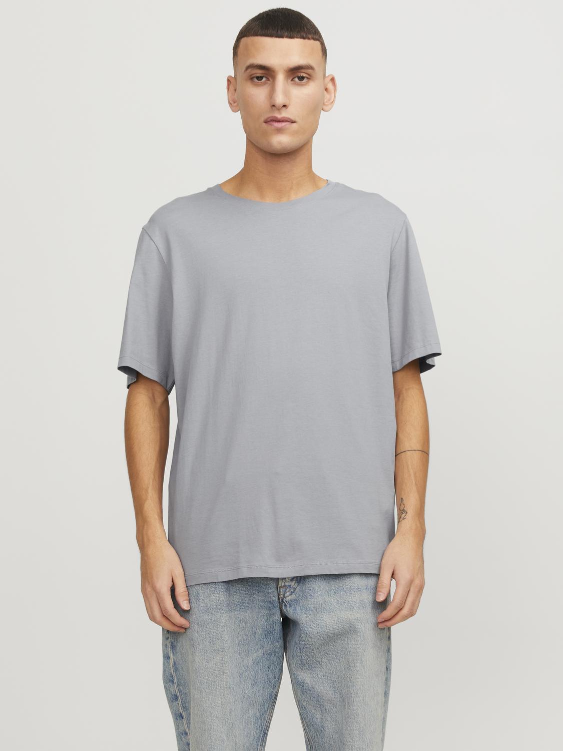 model_shot-front