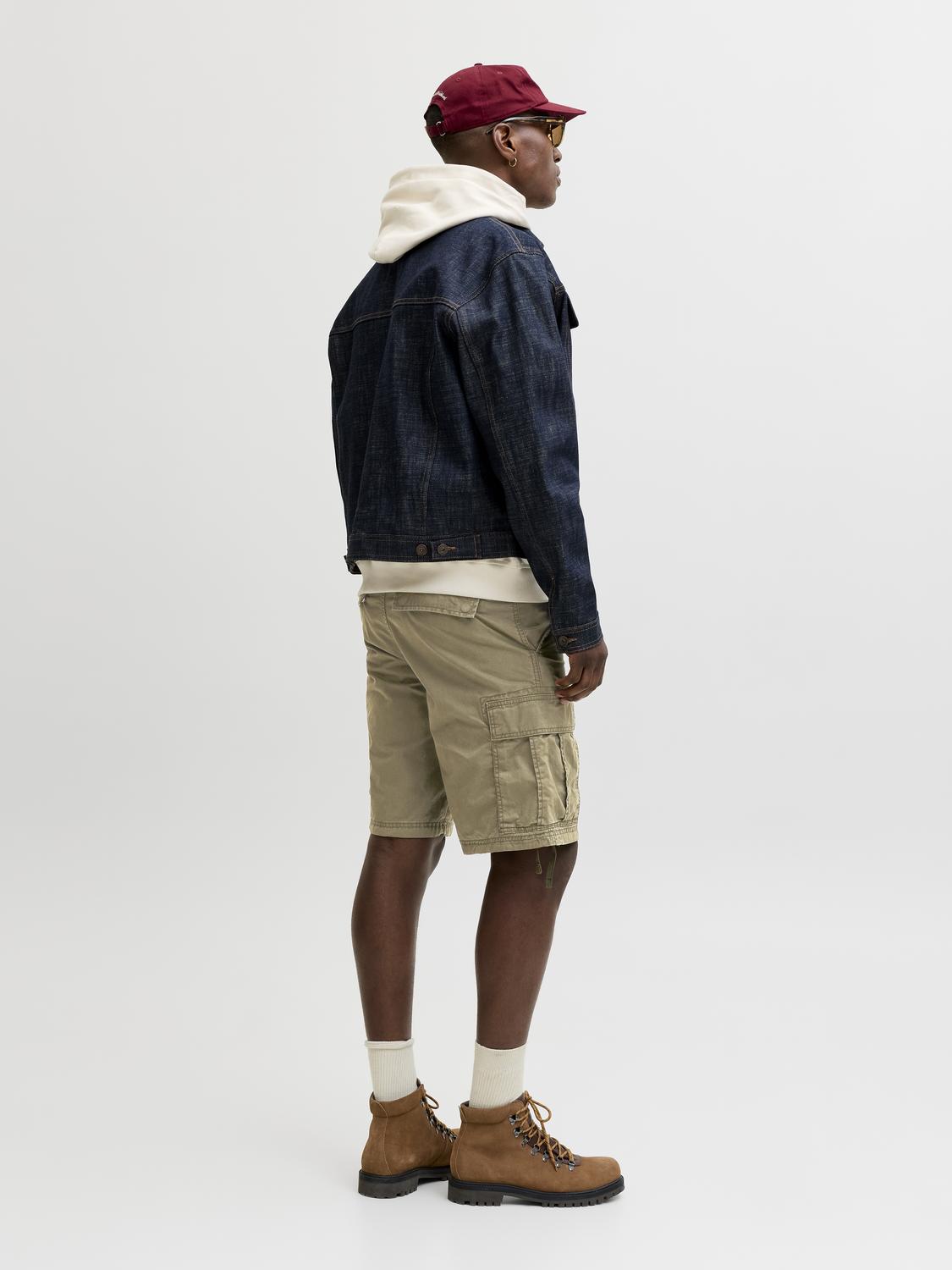 model_shot-back