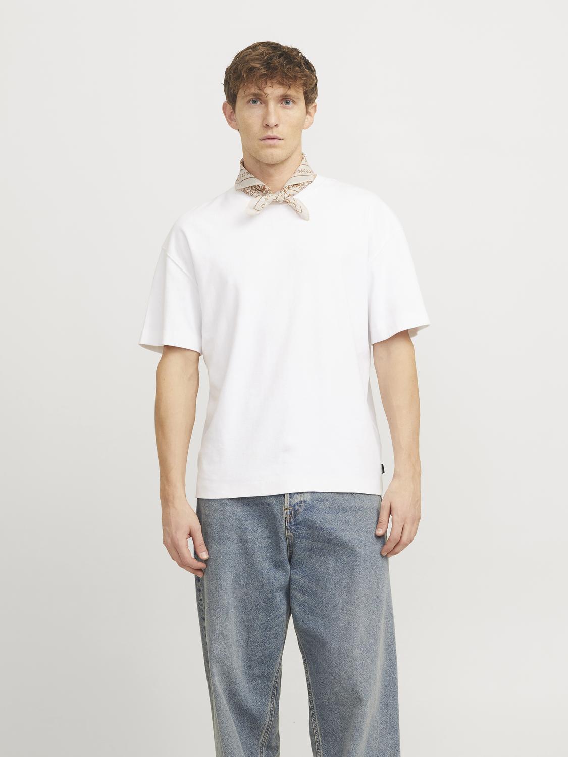 model_shot-front