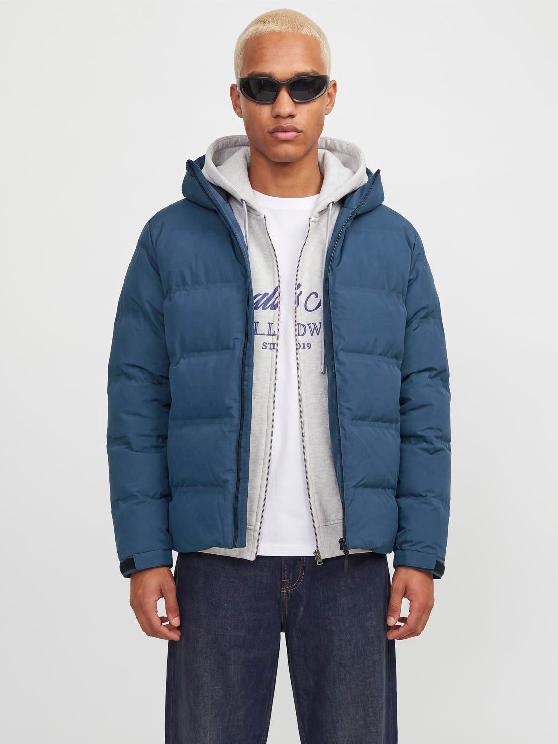 model_shot-front