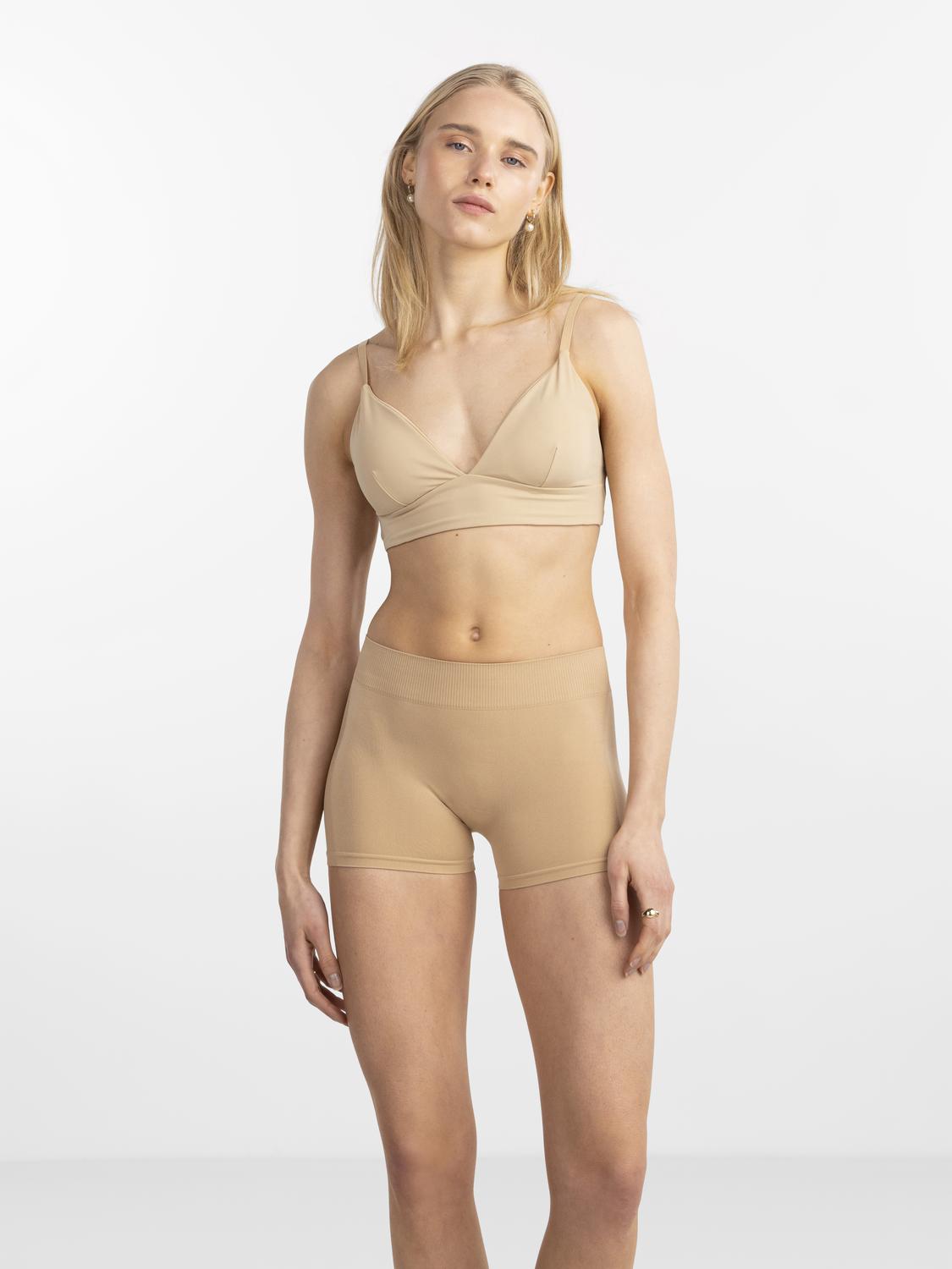 model_shot-front_full