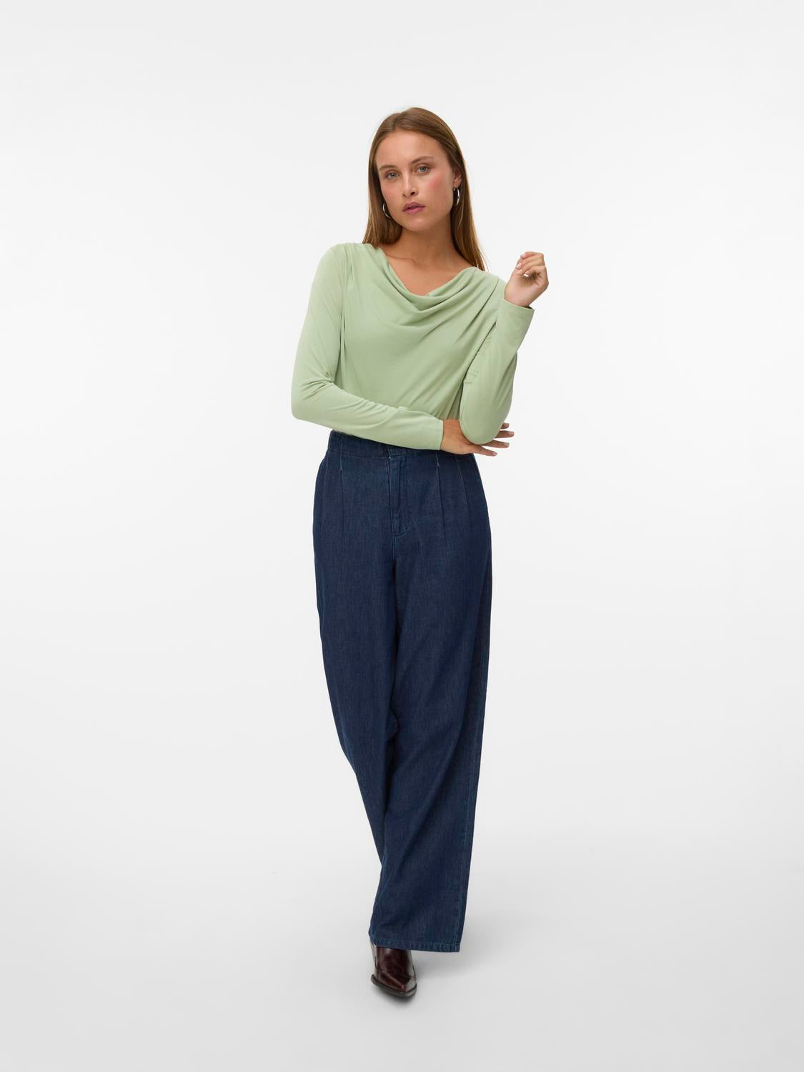 model_shot-front
