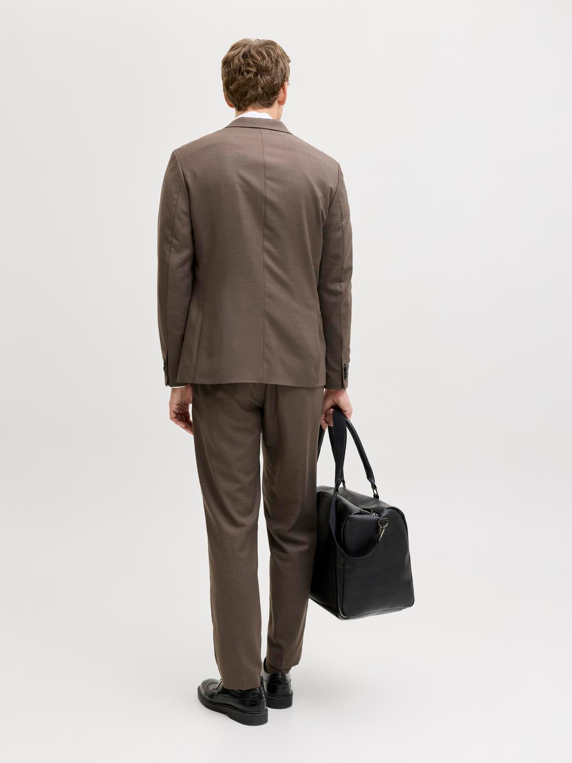 model_shot-back