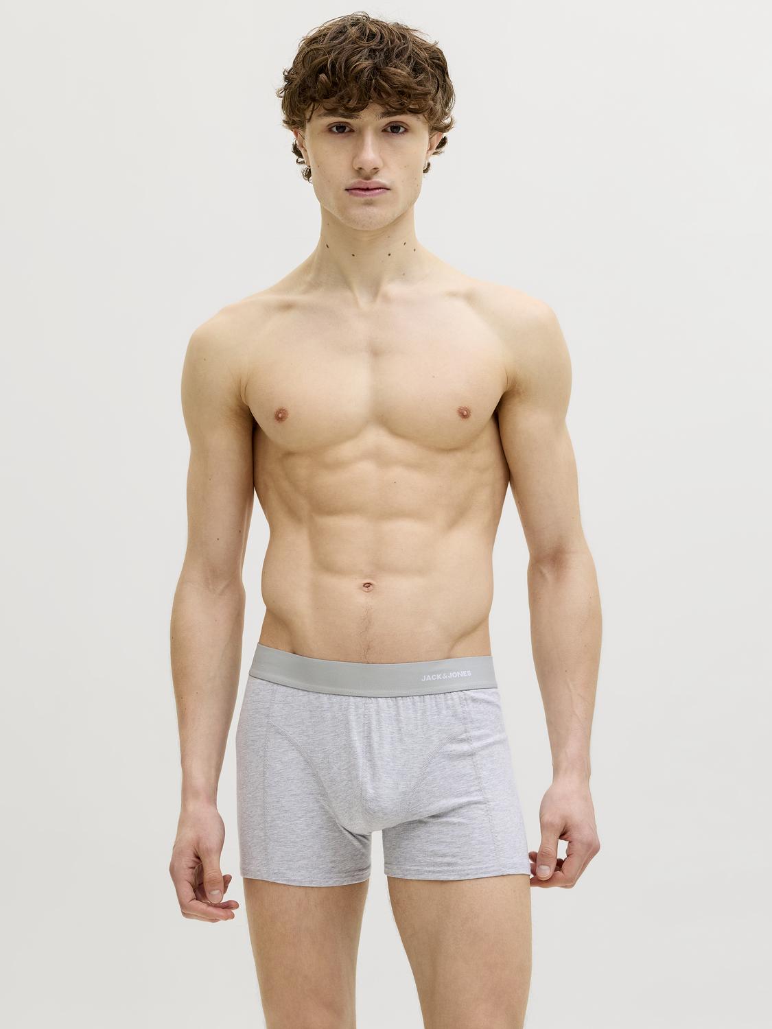 model_shot-front