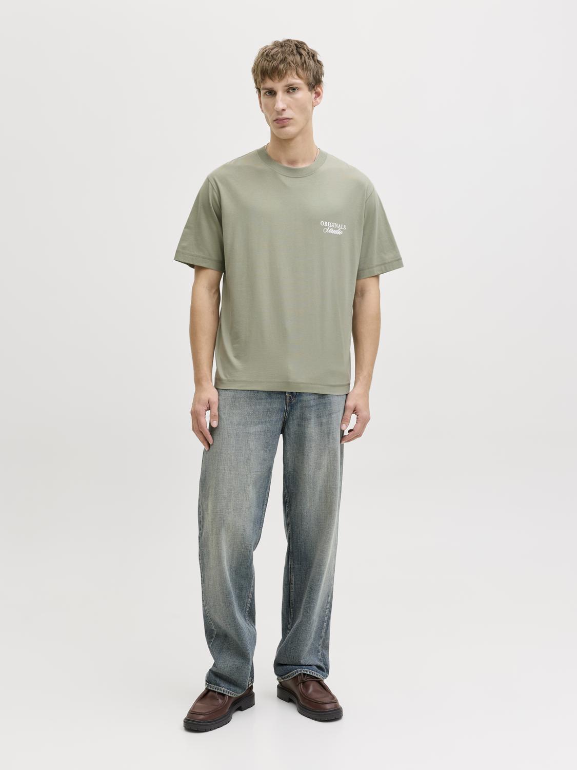 model_shot-front_full