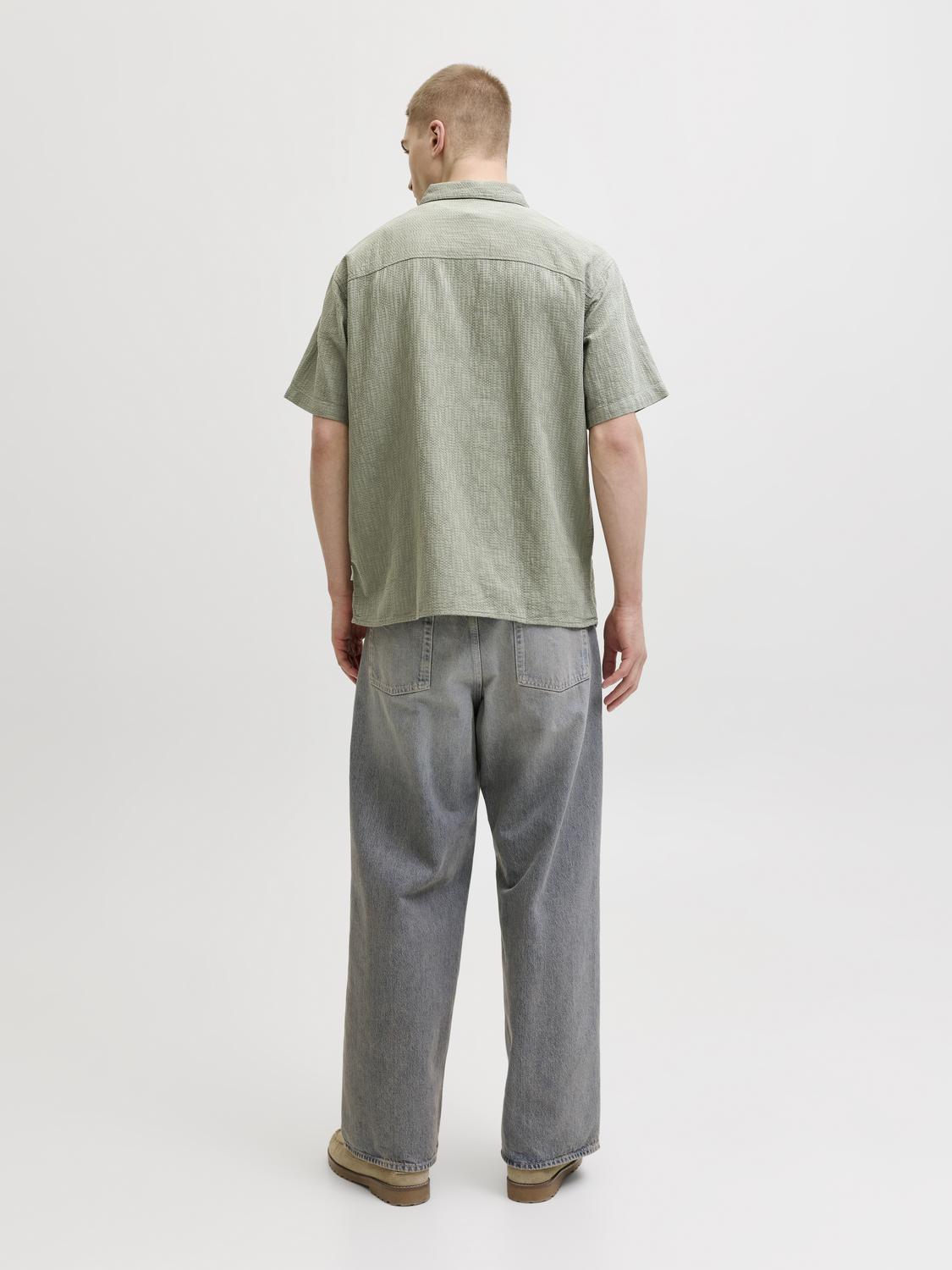 model_shot-back