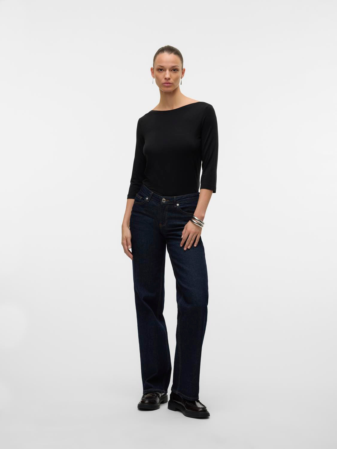 model_shot-front_full