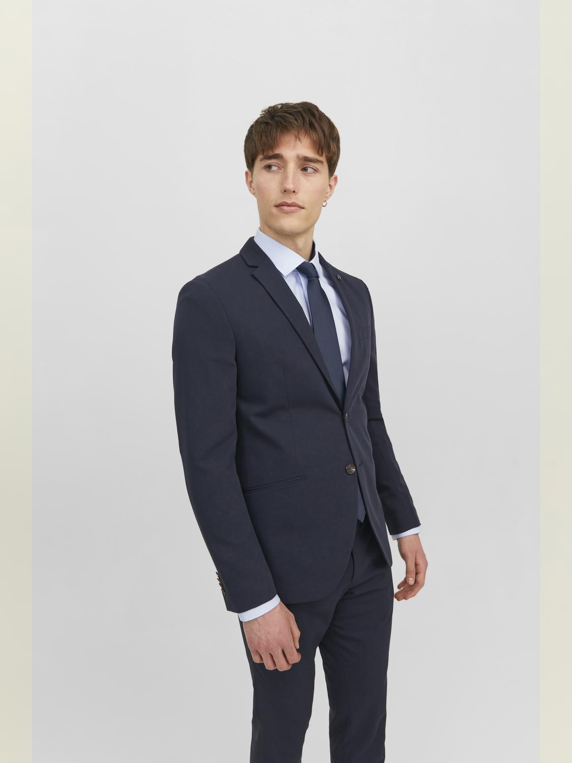 model_shot-front