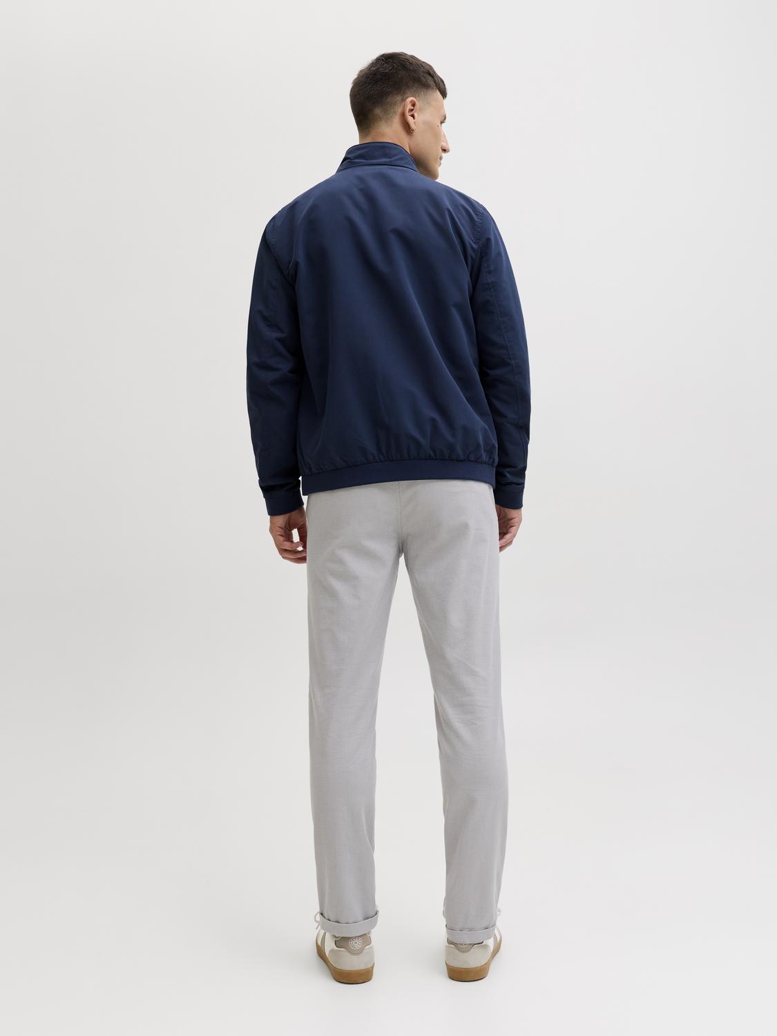 model_shot-back