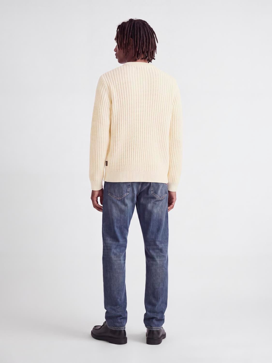 model_shot-back