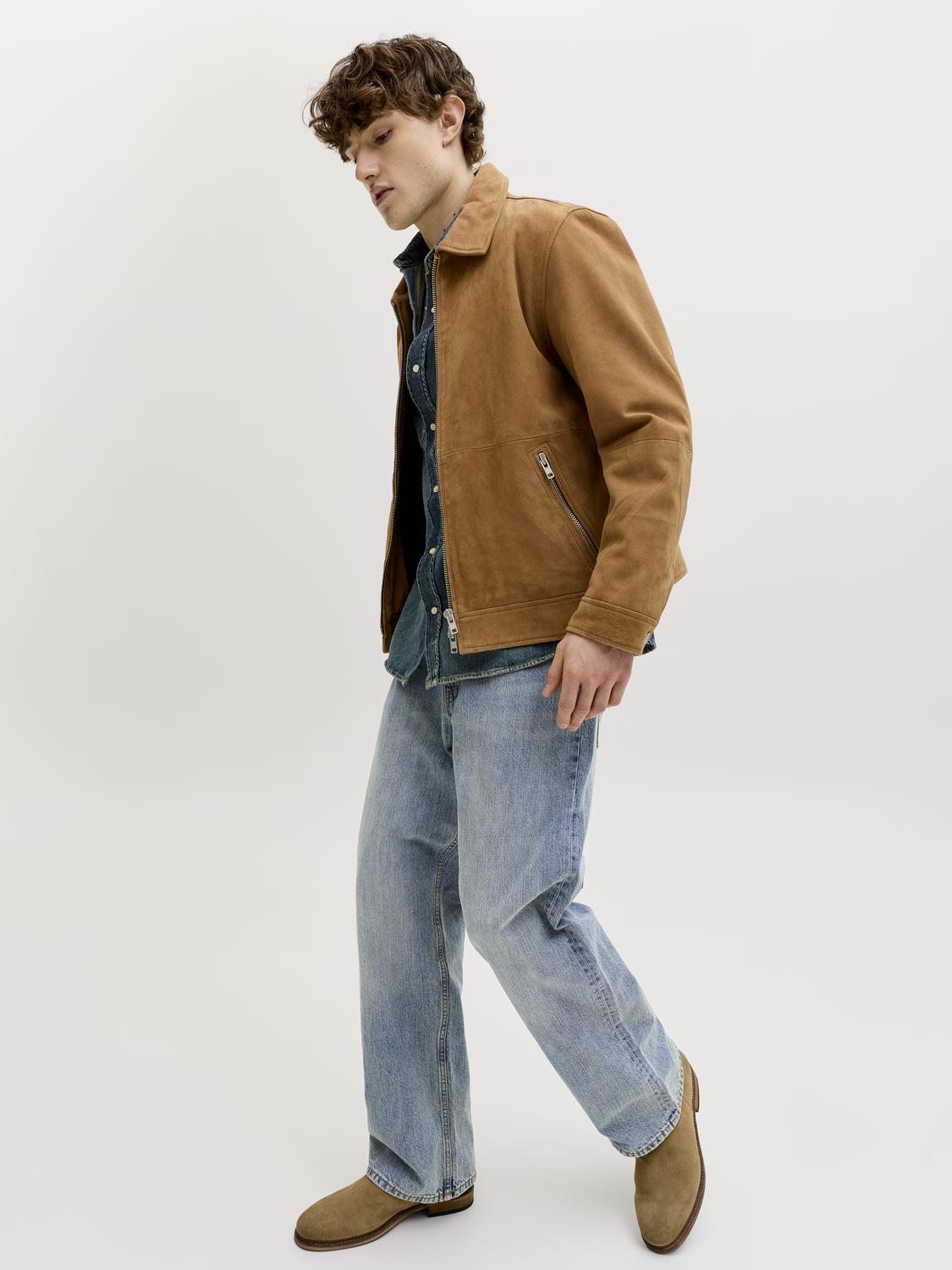 model_shot-creative