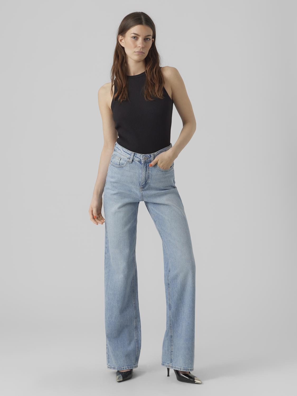model_shot-front