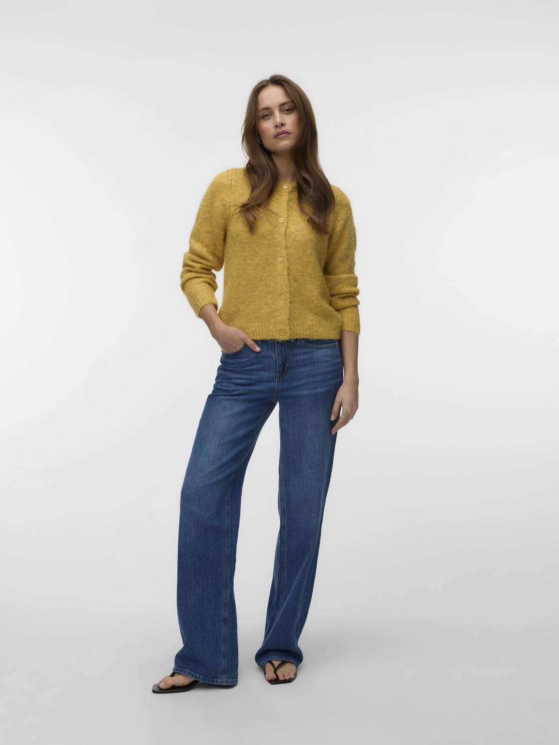 model_shot-front