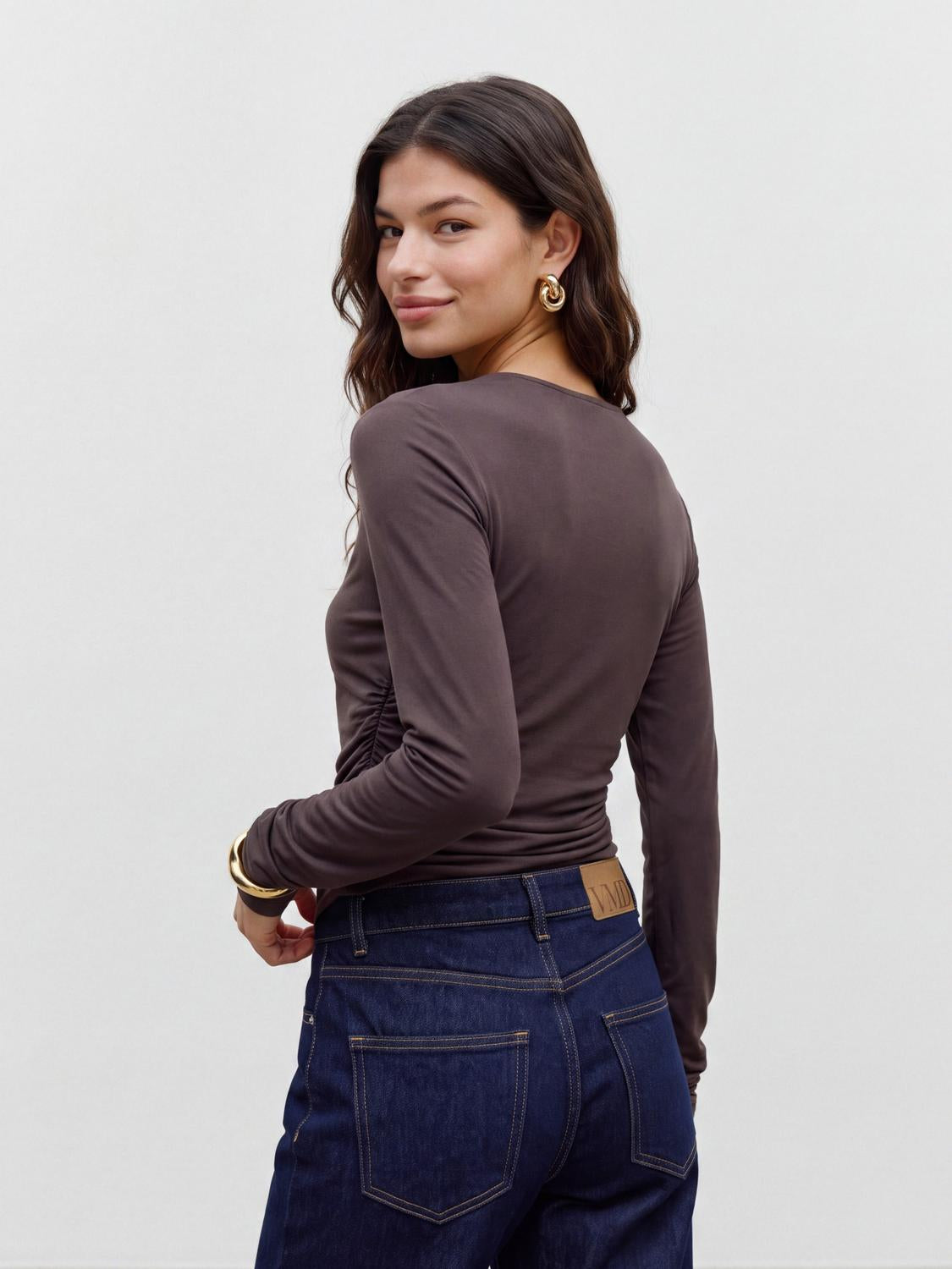 model_shot-back