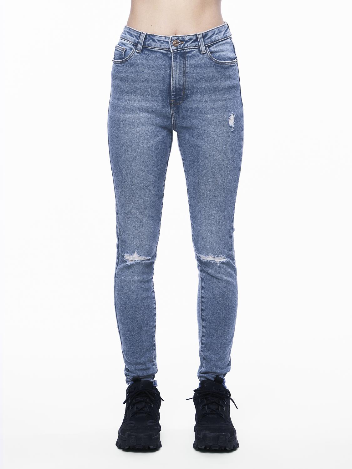 model_shot-front