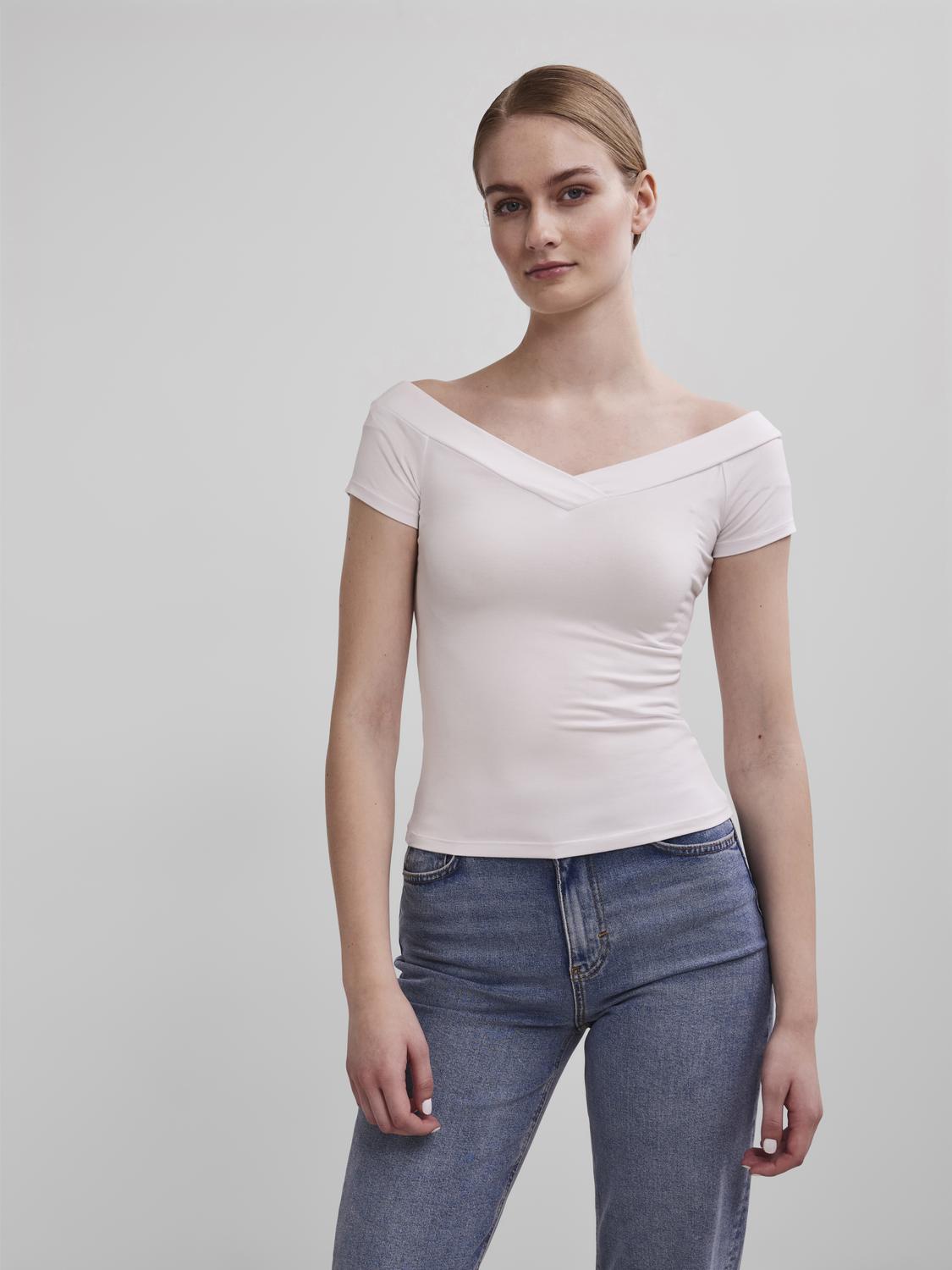model_shot-front