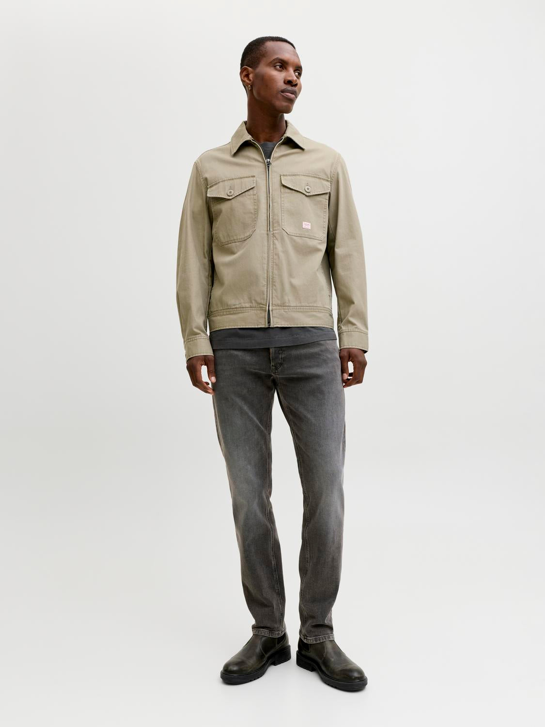 model_shot-front_full
