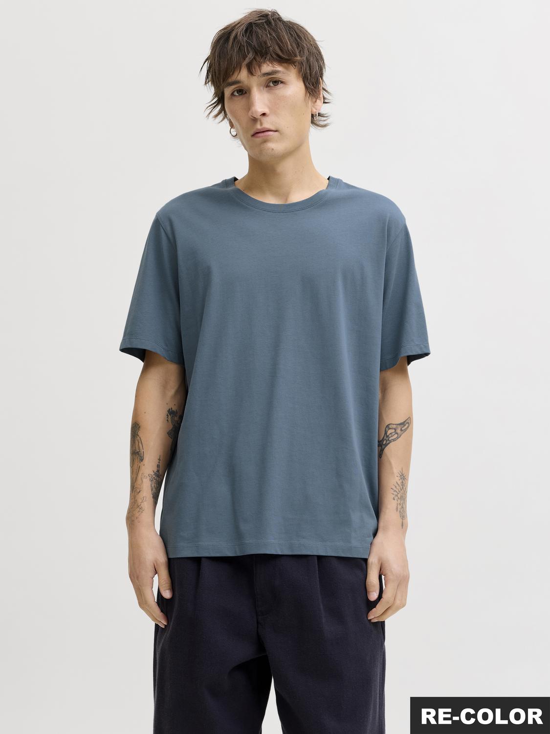 model_shot-front