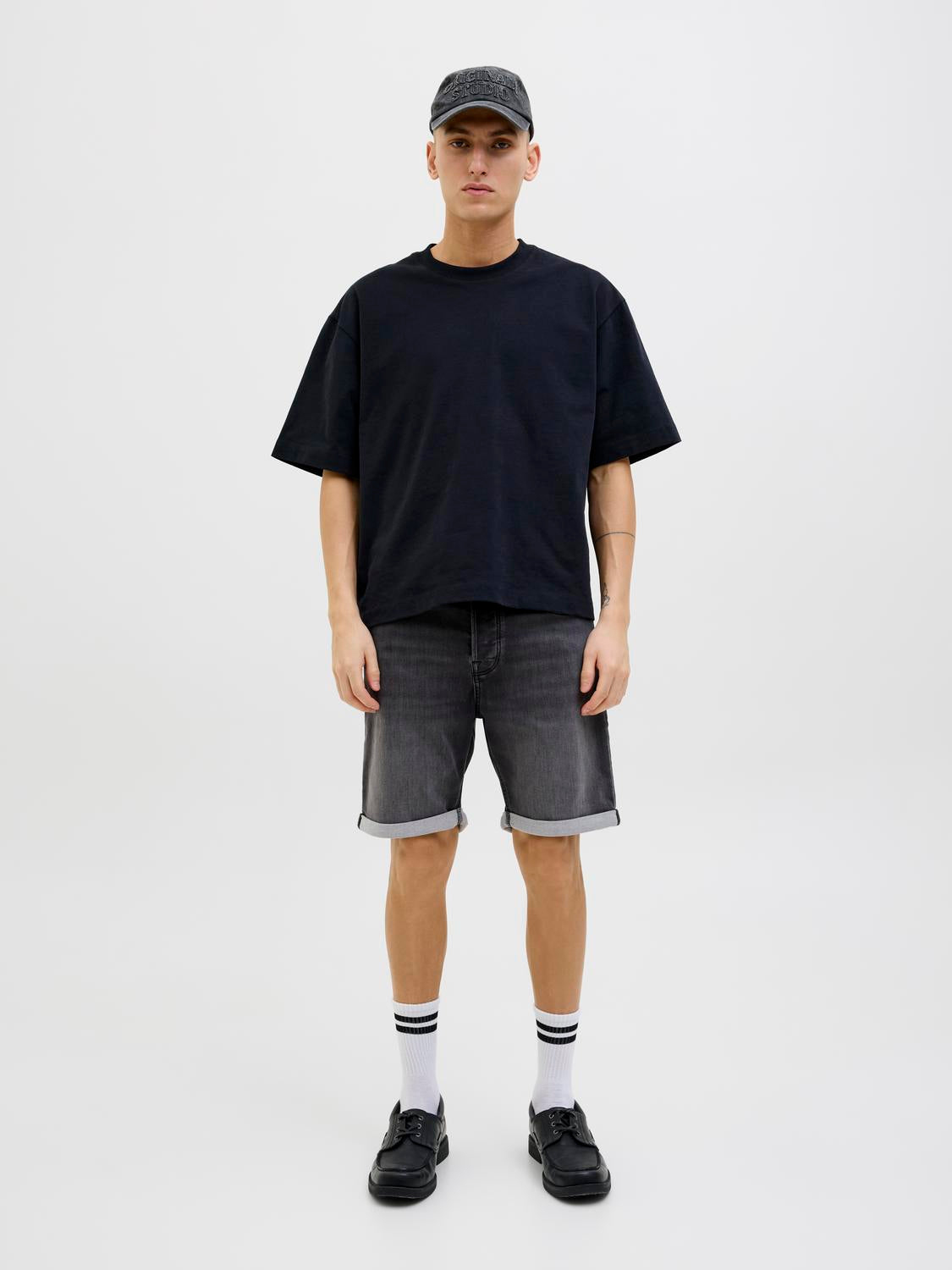 model_shot-front_full