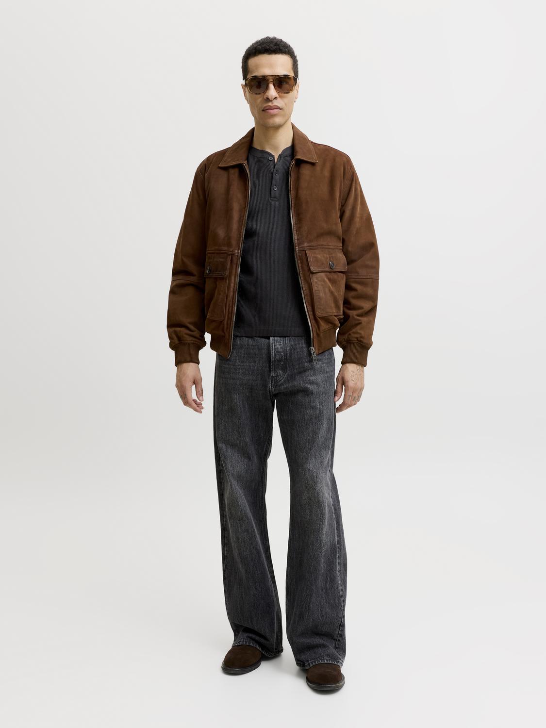 model_shot-front_full