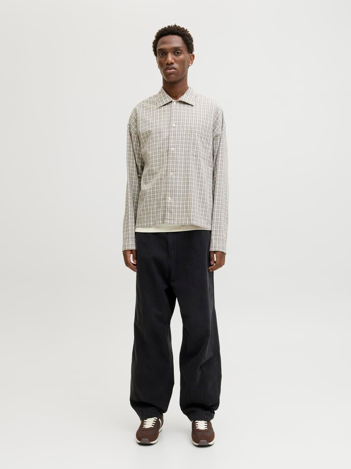 model_shot-front_full