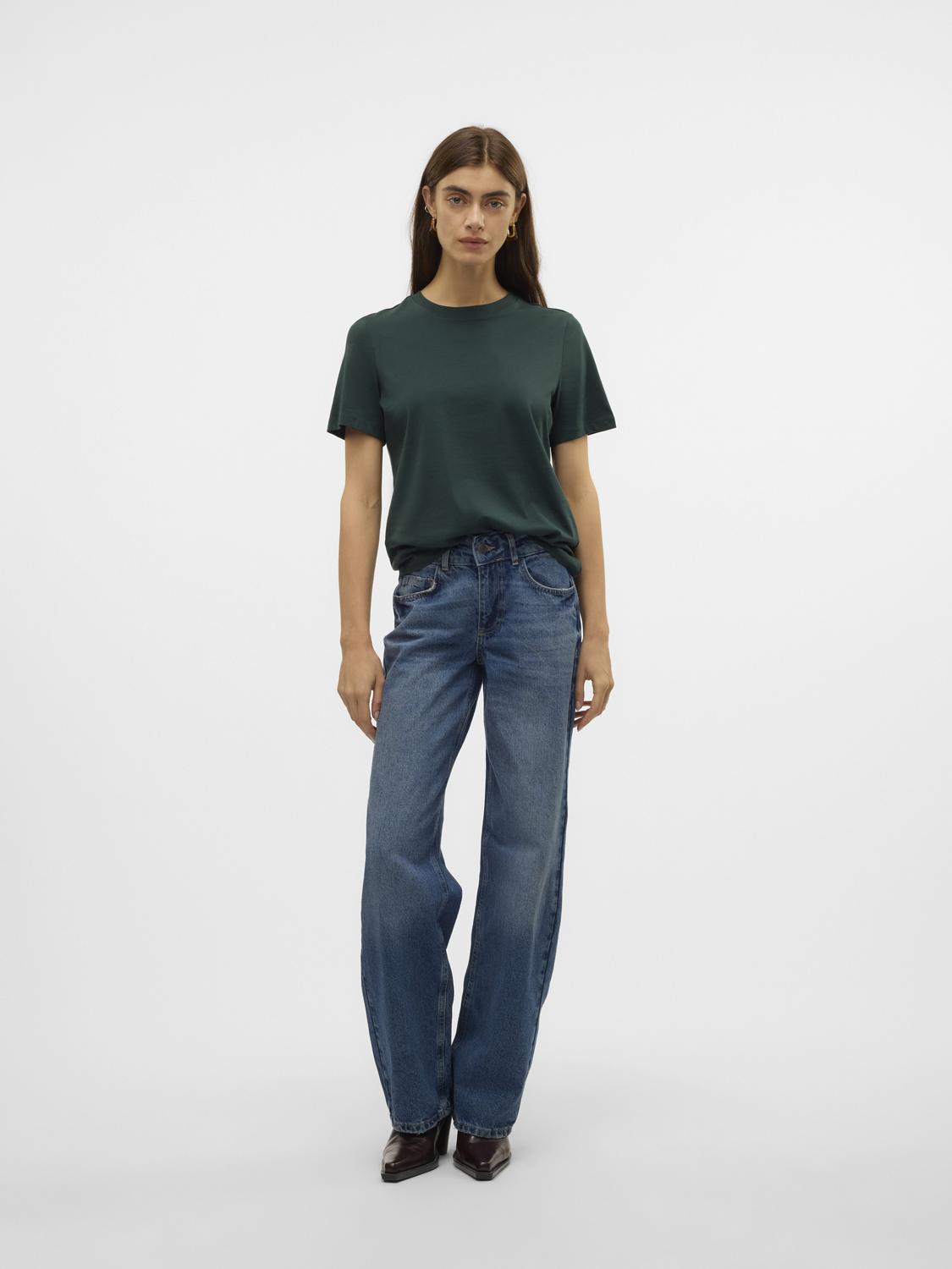 model_shot-front_full