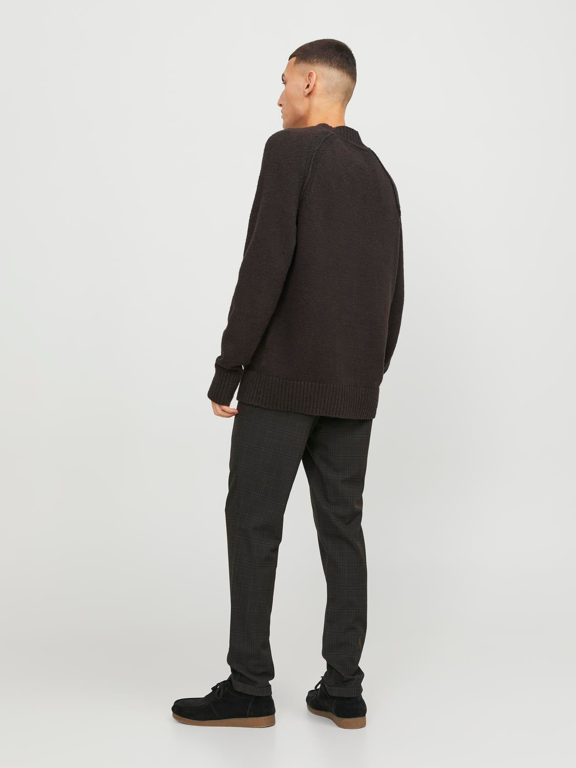 model_shot-back