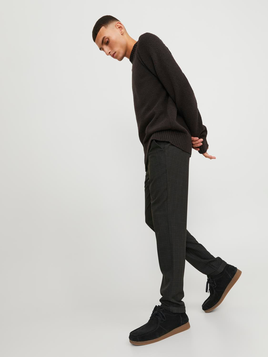 model_shot-creative