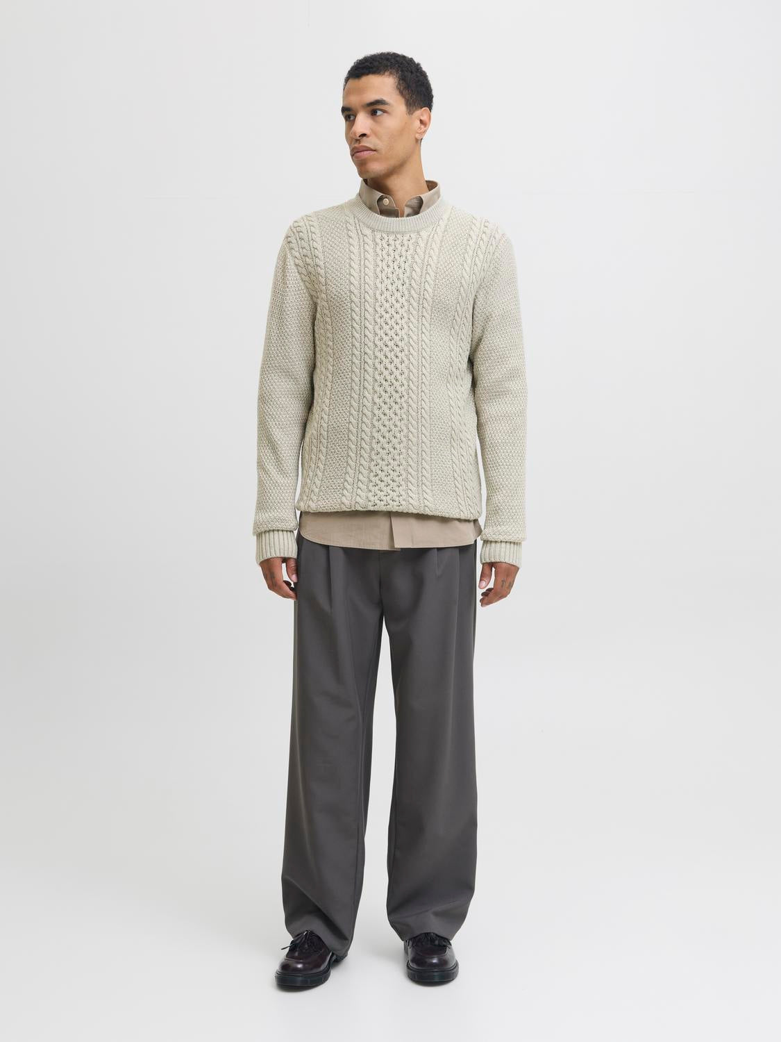 model_shot-front_full