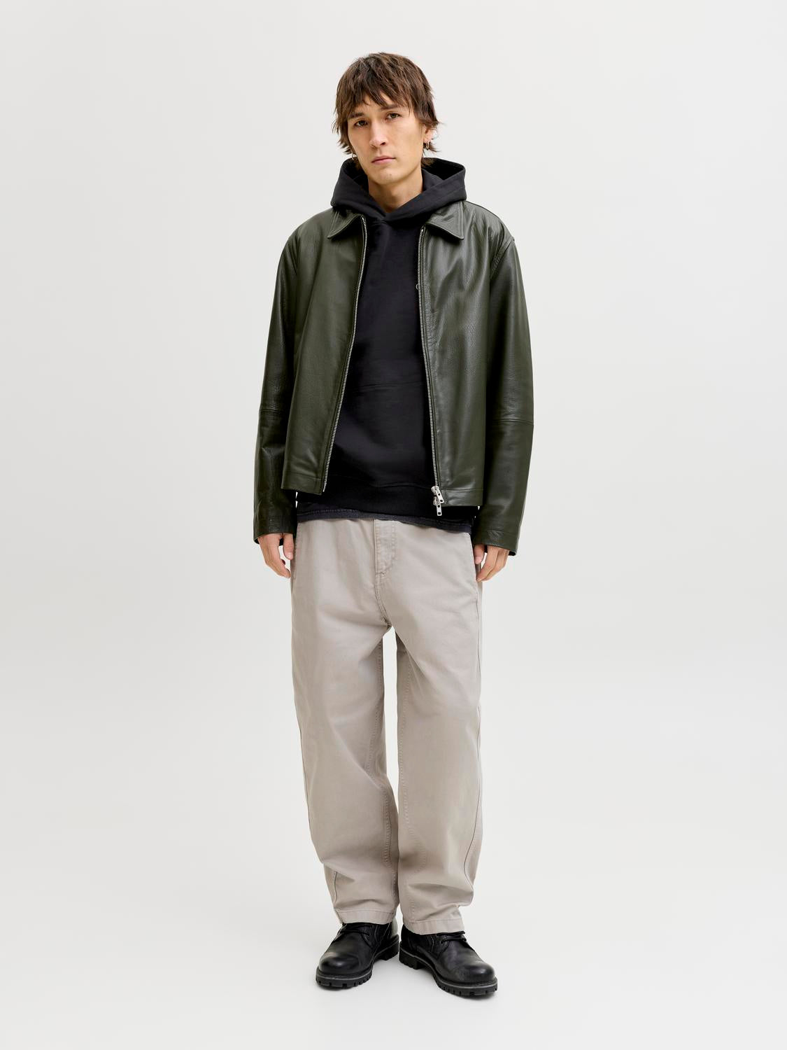 model_shot-front_full