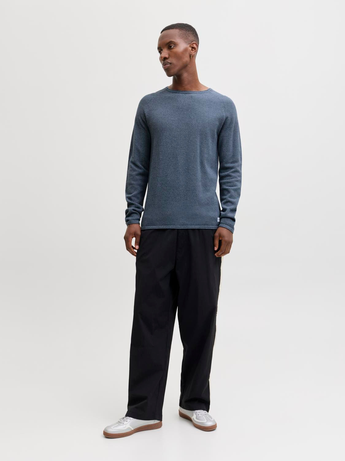model_shot-front_full