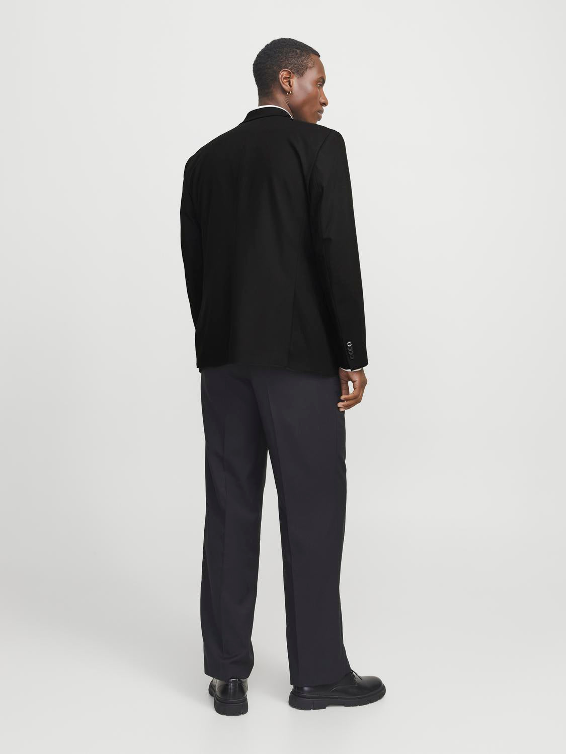 model_shot-back
